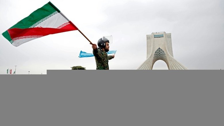 Milhares de iranianos celebram aniversário da Revolução Islâmica