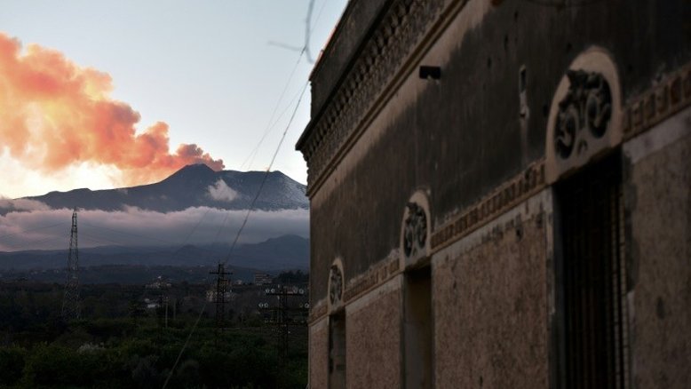 Aeroporto da Catânia fecha por algumas horas pelas cinzas do vulcão Etna