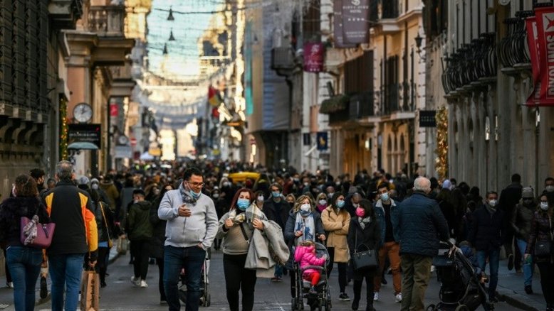 Itália e França eliminam máscara; Alemanha se aproxima do recorde de casos de covid