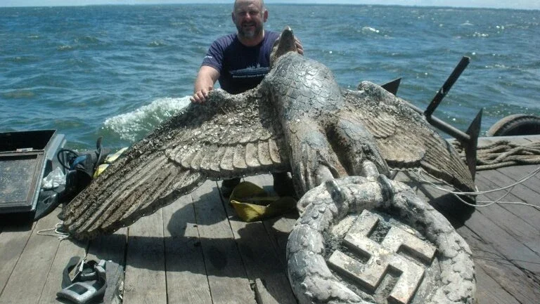 Uruguai recorre de decisão que o obriga a vender águia de navio nazista