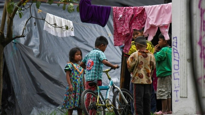 Acampamento indígena em Bogotá, mais uma ferida da guerra persistente na Colômbia