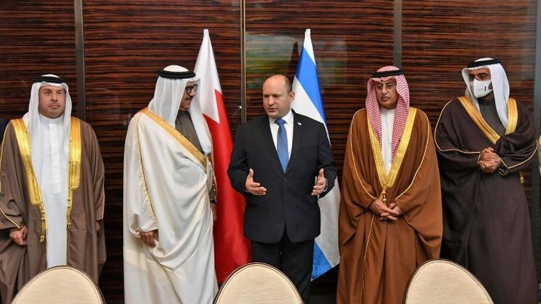Premiê de Israel se reúne com comunidade judaica no Bahrein