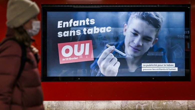 Suíços votam sobre proibição da publicidade do tabaco e experimentos com animais