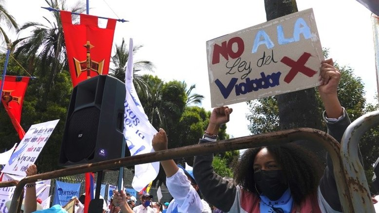 Congresso do Equador regulamenta acesso ao aborto para mulheres estupradas