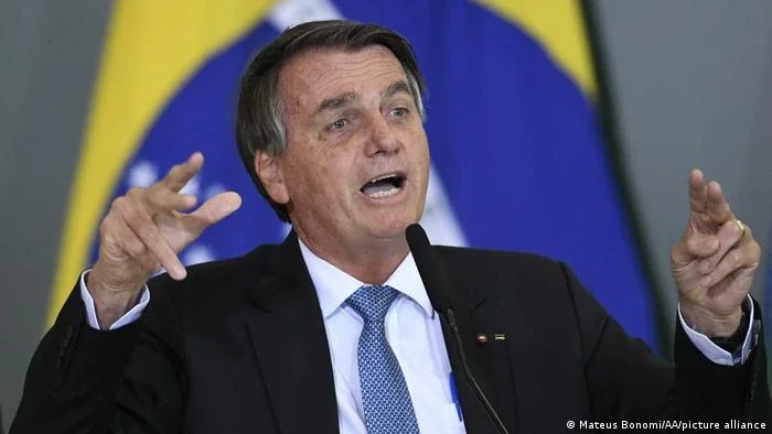 Bolsonaro repudia o nazismo e o equipara ao comunismo