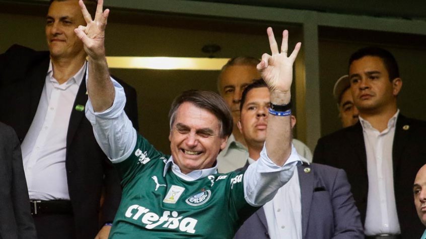 Bolsonaro crava Palmeiras campeão mundial e diz que Cruzeiro será