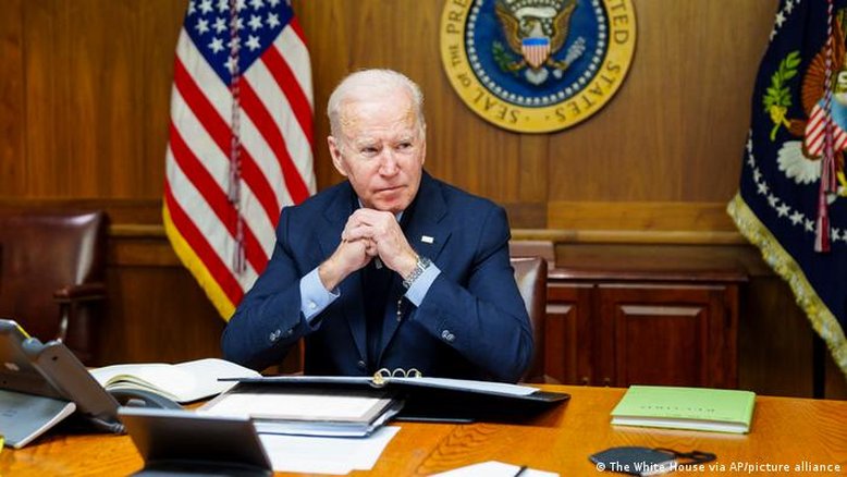 Biden a Zelenski: resposta dos EUA será rápida e decisiva