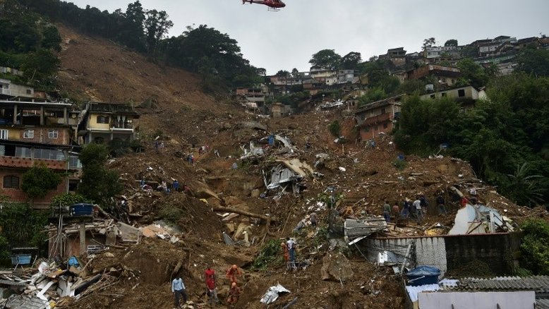 Novo deslizamento provoca evacuação de área em Petrópolis