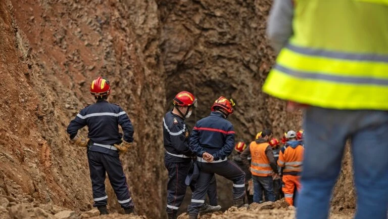 Menino é resgatado de poço no Marrocos; criança está morta