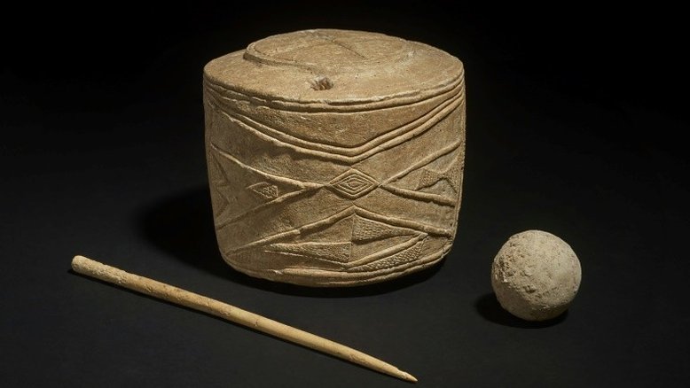 Escultura de cinco mil anos é descoberta na Inglaterra