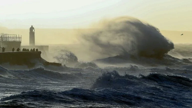 Tempestade Eunice atinge o Reino Unido e coloca Europa em alerta