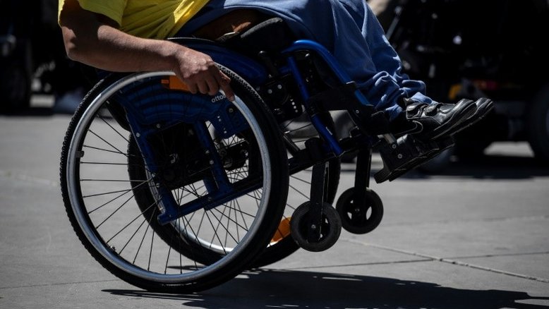 Pacientes voltam a andar graças a estimulação elétrica da medula espinhal