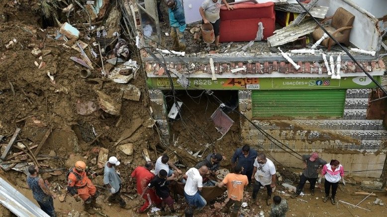 Número de mortes após temporal em Petrópolis sobe para 94