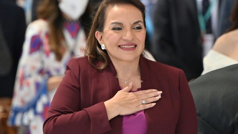 Nova presidente de Honduras anistia funcionários do governo de seu marido