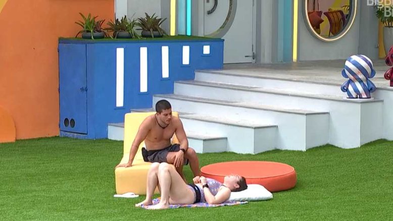 BBB22: Arthur Aguiar chama Naiara Azevedo de 'rancorosa'