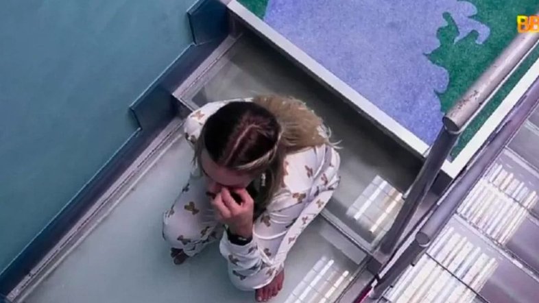 BBB22: Bárbara ouve conversa escondida e repassa para líder