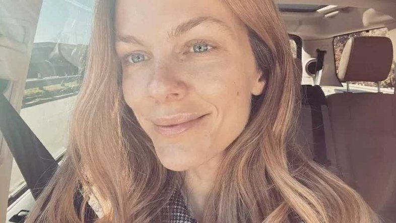 Atriz pede para amiga conferir sua vagina após parto