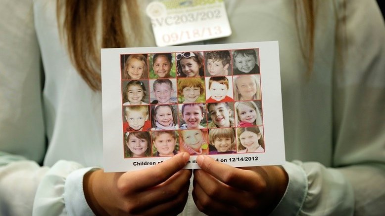 Fabricante de armas indenizará famílias de vítimas do massacre de Sandy Hook nos EUA