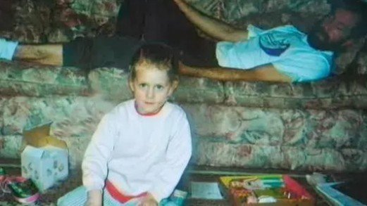 Mulher estuprada pelo pai dos 5 aos 11 anos declara: ‘Achei que abuso sexual era normal’ 4 Mulher estuprada pelo pai dos 5 aos 11 anos declara: ‘Achei que abuso sexual era normal’