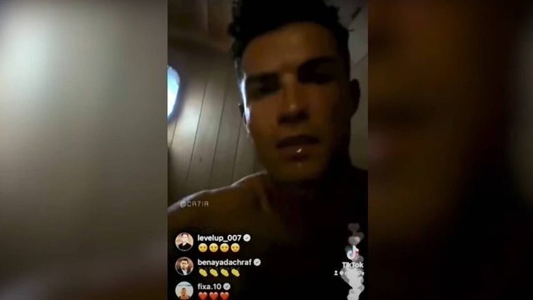 Sem querer? Cristiano Ronaldo faz live em sauna e é visto por 700 mil seguidores