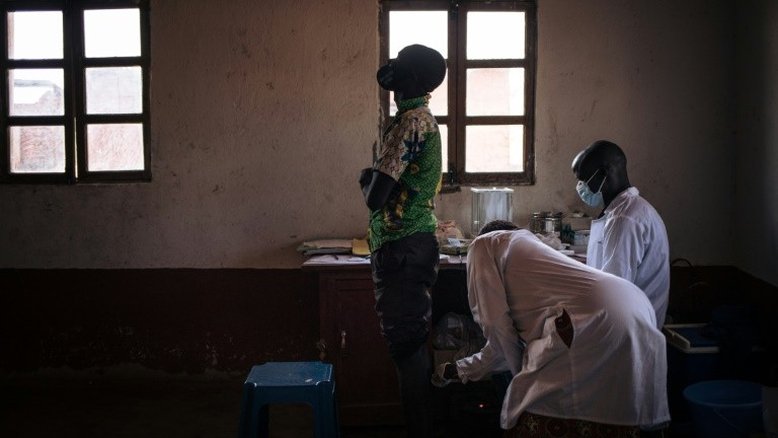 Pesquisadores, parasitas e milicianos convivem em Ituri, na RDC
