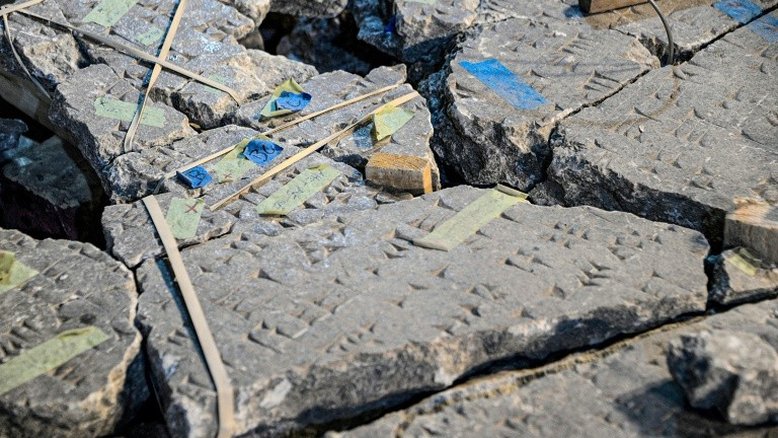 Mais de 300 tabuletas cuneiformes são devolvidas ao Iraque por museu privado libanês