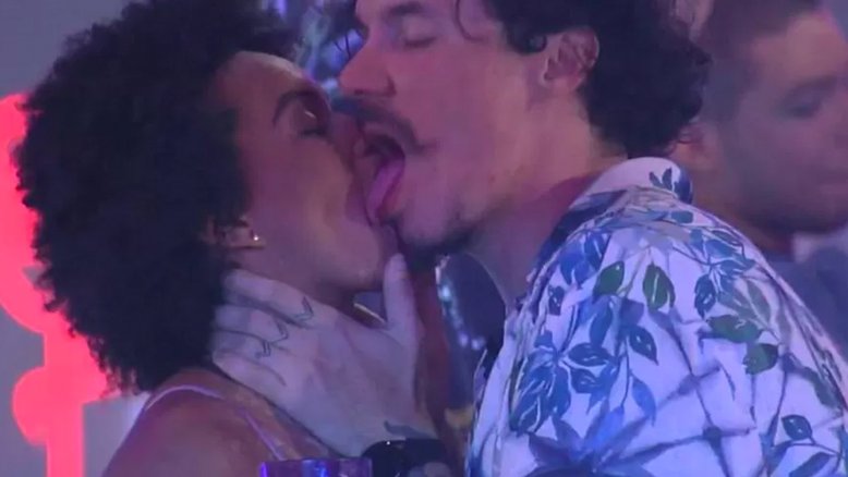 BBB22: Com herpes na boca, Eliezer beija Natália; assista ao vídeo