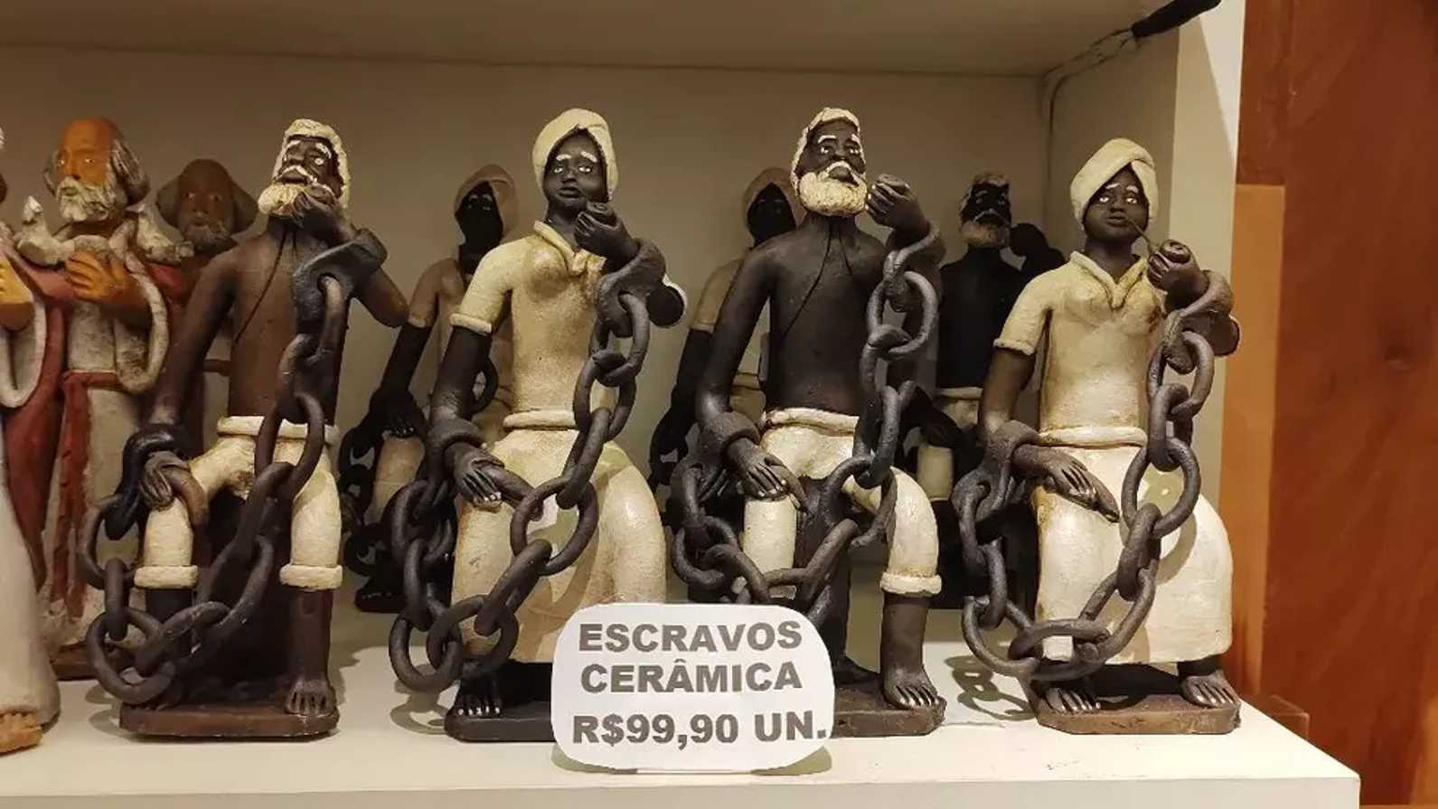 BA: Loja em aeroporto é alvo de críticas por vender peças de negros escravizados
