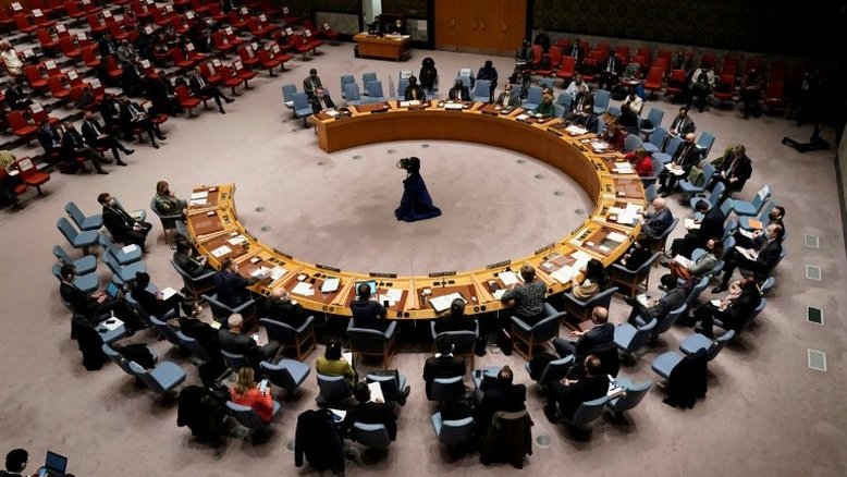 Ucrânia pede "sanções severas" à Rússia e cogita romper relações diplomáticas