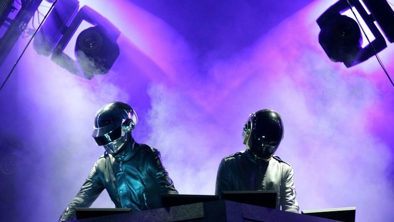 Um ano depois de separação, Daft Punk volta nas redes sociais