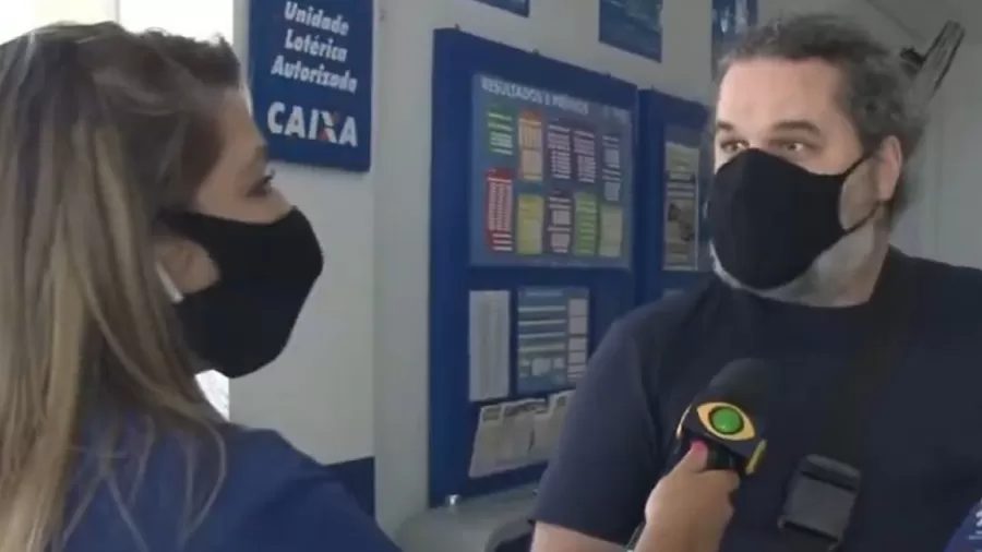 Repórter da Band é surpreendida por apoiador de Lula ao vivo: 'Varrer direita horrível'