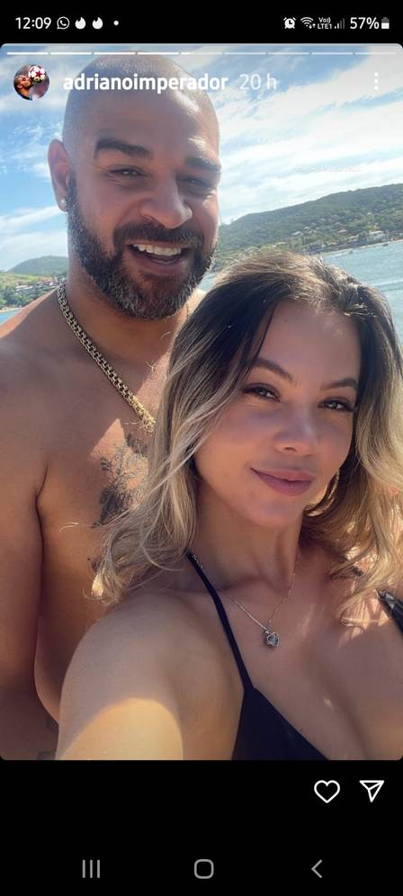 Adriano Imperador vive clima de romance em pleno Carnaval com nova namorada