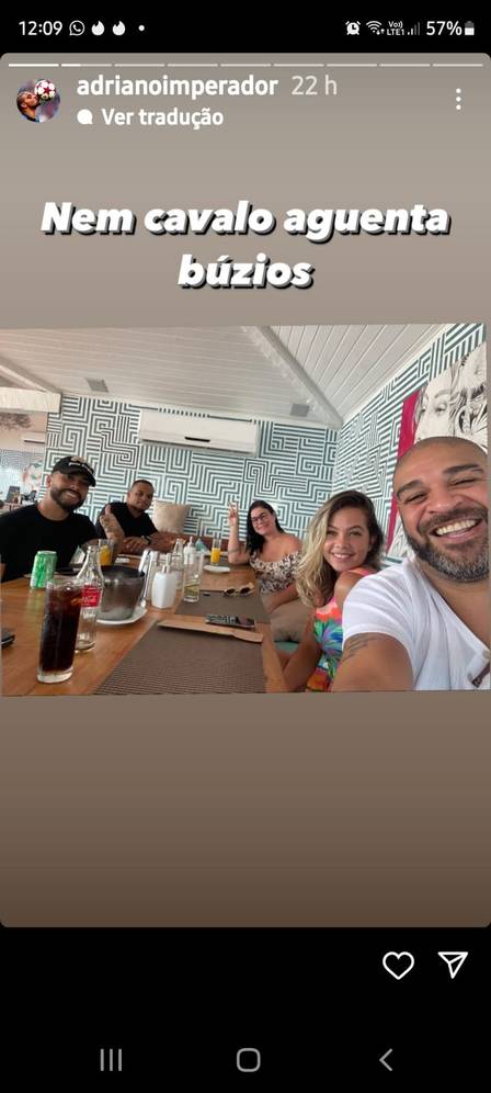 Adriano Imperador vive clima de romance em pleno Carnaval com nova namorada
