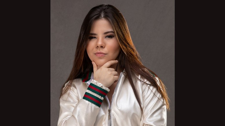 'Olha eu aqui de novo' é a nova aposta da cantora Japinha Conde