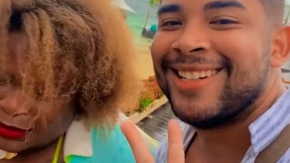Fã de Jojo Todynho viraliza após pedir foto na chuva e compartilhar reação da cantora