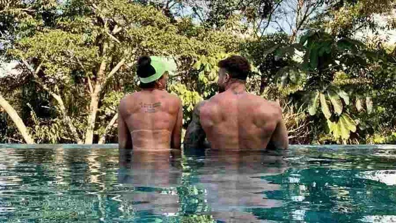 Juju Salimeni faz topless e se declara: 'Você é meu lugar'
