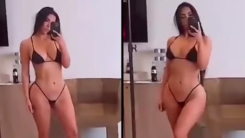 Kim Kardashian posa com biquíni minúsculo
