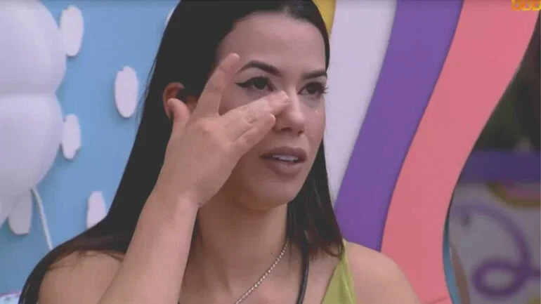 BBB22: No paredão, Larissa acredita que será eliminada: ‘Tentei dar o meu melhor’