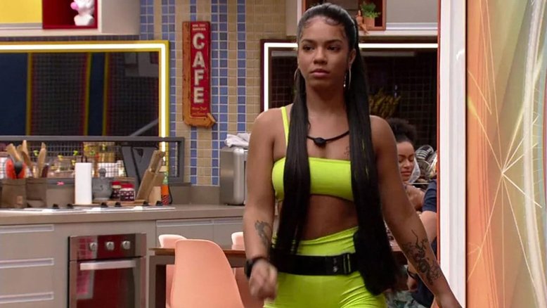 BBB22: Maria é eliminada do reality após bater com balde em Natália