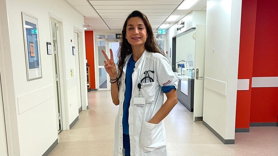 Nadia Nadim fugiu do Taleban, jogou pela Dinamarca e agora se dedicará à medicina