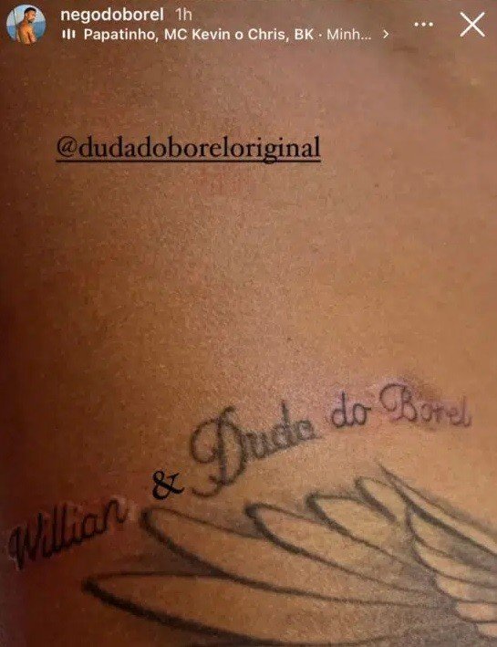 Após relacionamento polêmico, Nego do Borel refaz tatuagem em homenagem a Duda Reis