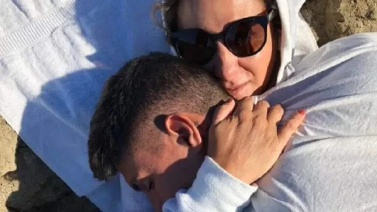 Mãe de Medina desabafa ao postar foto antiga com o filho após separação: 