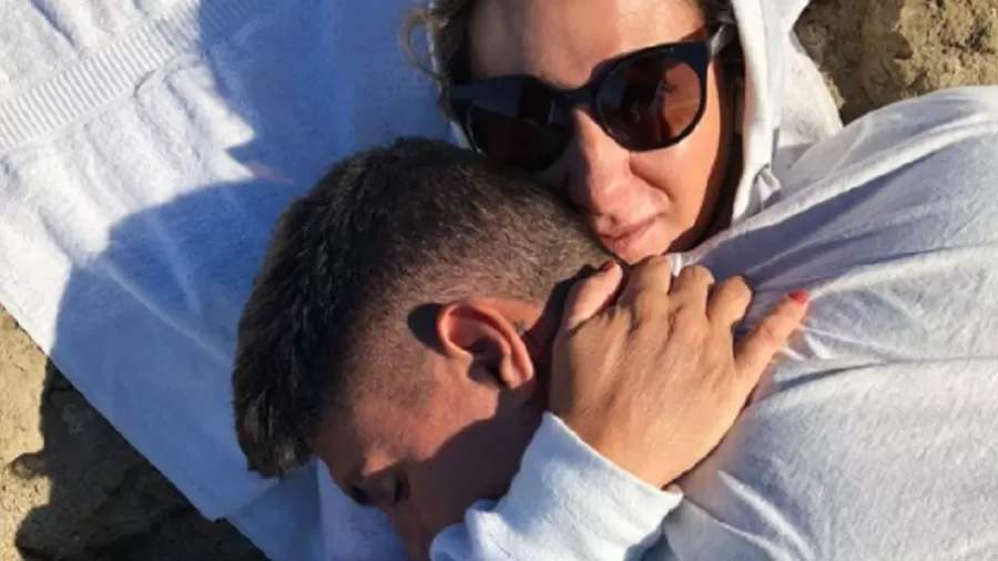 Mãe de Medina desabafa ao postar foto antiga com o filho após separação: 'Novo ciclo'