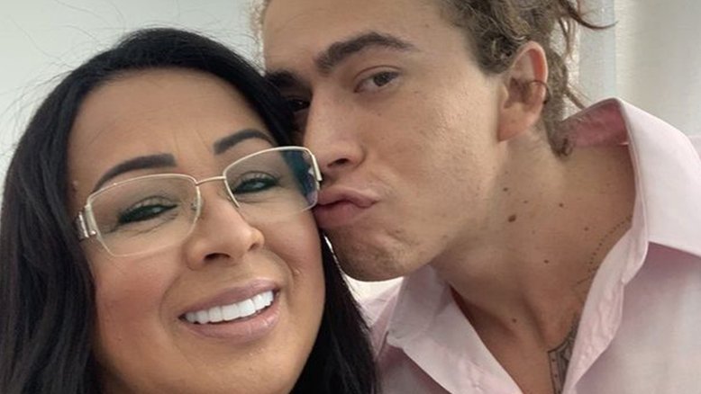 Mãe de Whindersson Nunes se desculpa após declarações sobre Sonza e Maria Lina