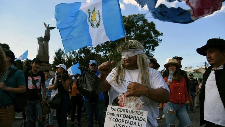 Juíza que investigava corrupção na Guatemala renuncia por 'pressões' e 'ameaças'