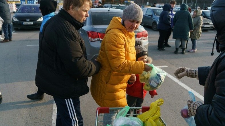 Ucranianos que conseguiram fugir contam 'inferno' que viveram em Mariupol