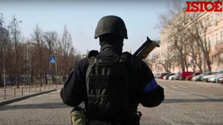 %22A Rússia vai morder a própria língua por nos invadir. Eles cometeram um erro enorme%22, diz soldado, um mês após o início da guerra