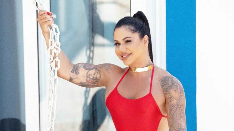 Dona do 'maior bumbum do Brasil' é assediada na rua