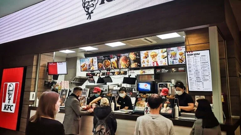 KFC Brasil apresenta Wrap Crunch: lançamento inédito que combina leveza e praticidade