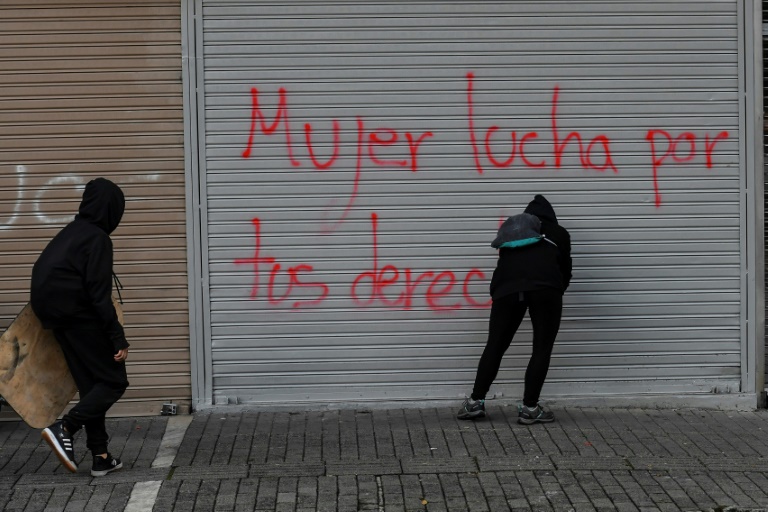 Mulheres latinas têm 20% menos direitos legais do que os homens - ISTOÉ  Independente